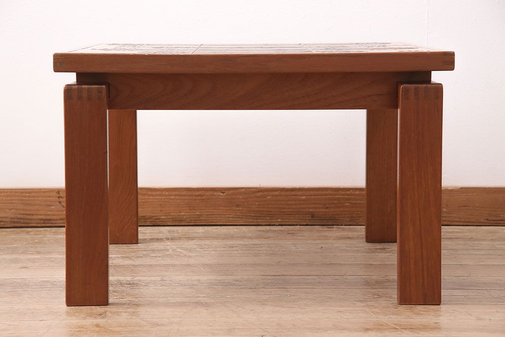 北欧ヴィンテージ　タイルトップのデザインがおしゃれなデンマーク製のセンターテーブル(リビングテーブル、コーヒーテーブル、ビンテージ)(R-047789)