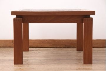 北欧ヴィンテージ　タイルトップのデザインがおしゃれなデンマーク製のセンターテーブル(リビングテーブル、コーヒーテーブル、ビンテージ)(R-047789)