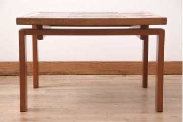 北欧ヴィンテージ　タイルトップのデザインがおしゃれなデンマーク製のセンターテーブル(リビングテーブル、コーヒーテーブル、ビンテージ)(R-047789)