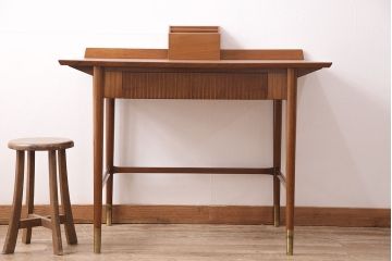 イギリスビンテージ　MAPLE　QUALITY　レザートップが高級感を高めるメープル材製のデスク(机、在宅ワーク、在宅用ワークデスク、メイプル)(R-047790)