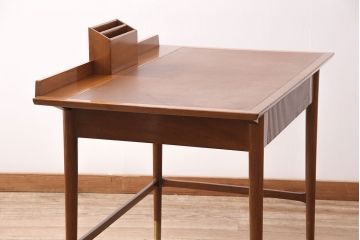 イギリスビンテージ　MAPLE　QUALITY　レザートップが高級感を高めるメープル材製のデスク(机、在宅ワーク、在宅用ワークデスク、メイプル)(R-047790)