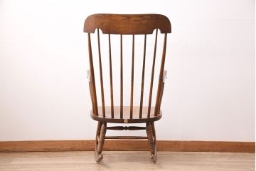 中古　ビンテージキツツキ　飛騨産業　WINDSORシリーズ　温もり溢れるくつろぎの空間におすすめなオーク材製のロッキングチェア(アームチェア、椅子)(R-047791)