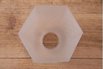 アンティーク照明　花と蝶の銅板透かし彫りが目を引く、大正ロマンな雰囲気漂うウォールランプ(壁掛け照明、壁付け照明)(R-047793)