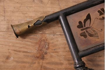 アンティーク照明　花と蝶の銅板透かし彫りが目を引く、大正ロマンな雰囲気漂うウォールランプ(壁掛け照明、壁付け照明)(R-047793)