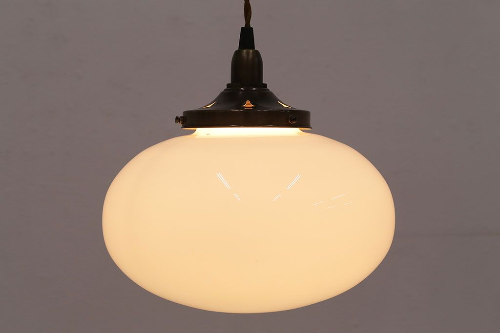 アンティーク照明　コロンとした丸いフォルムが可愛らしいレトロなペンダントライト(天井照明)(R-047794)