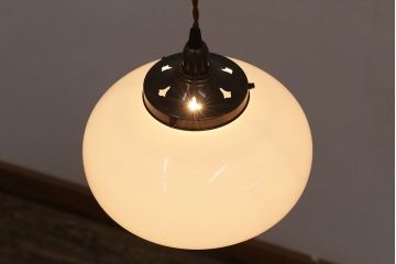 アンティーク照明　コロンとした丸いフォルムが可愛らしいレトロなペンダントライト(天井照明)(R-047794)