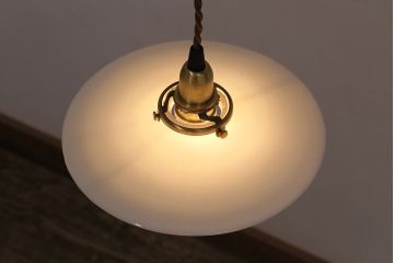 アンティーク照明　平笠シェードのレトロな吊り下げ照明(ペンダントライト、天井照明、電笠)(R-047795)
