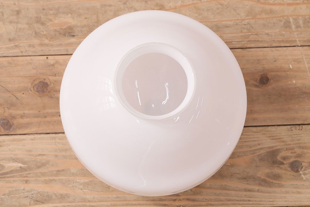 アンティーク照明　レトロな雰囲気漂う乳白色のガラスペンダントライト(吊り下げ照明、天井照明)(R-047797)