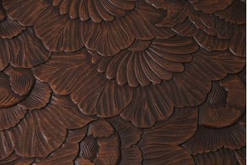 ビンテージ　伝統工芸　日光彫り　彫刻の花が華やかさを添えるセンターテーブル(サイドテーブル、ローテーブル)(R-047799)