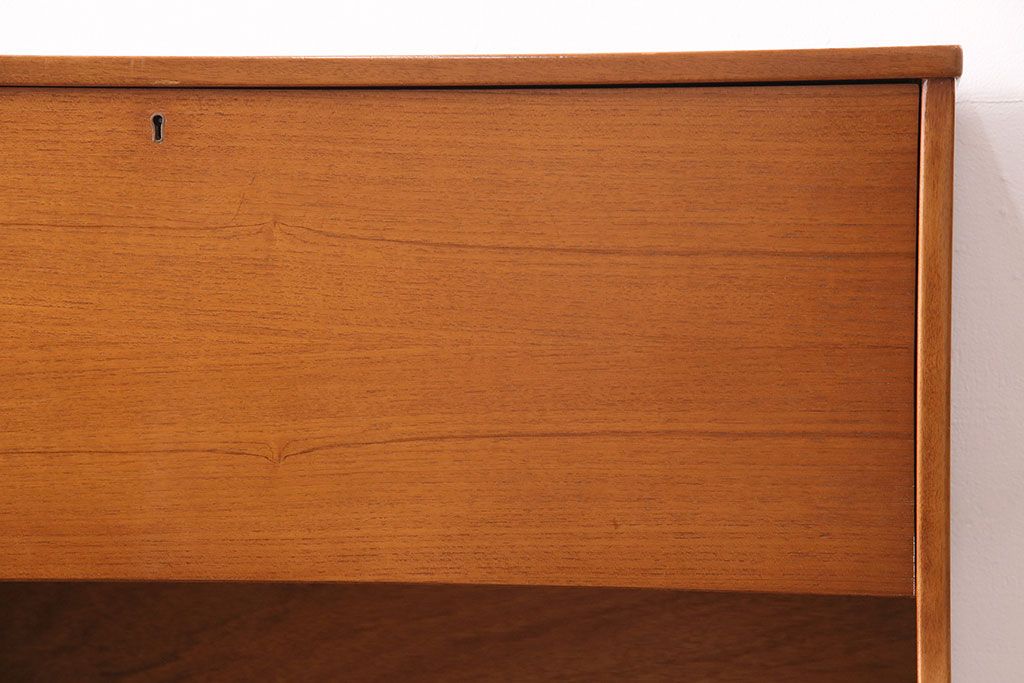 北欧ビンテージ　チーク材製　北欧生まれ!木の温もりを感じるライティングビューロー(デスク、簿記机、在宅ワーク、在宅用収納棚)(R-047800)