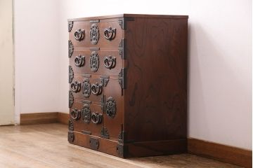 中古　民芸家具　岩谷堂箪笥　北上B型　優美な牡丹金具が豪華な印象を与えるチェスト(和タンス、引き出し)(R-047802)