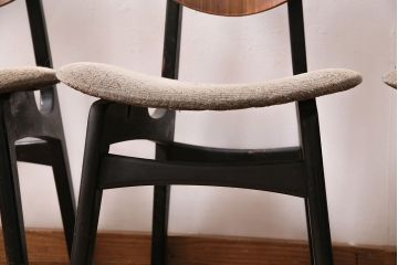 北欧ビンテージ　G-PLAN(ジープラン)　羽を広げたようなユニークなデザインが魅力的なチェア4脚セット(バタフライチェア、ダイニングチェア、椅子)(R-047807)