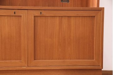 北欧ビンテージ　チーク材　木のぬくもりを存分にお楽しみいただけるウォールユニット(キャビネット、テレビ台、収納棚、戸棚、飾り棚)(R-047810)