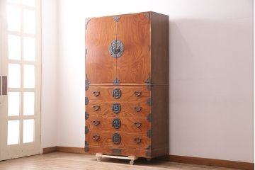 和製ヴィンテージ　国産民芸家具!動き出しそうな杢目が高級感を演出する重ね箪笥(衣装箪笥、引き出し、ビンテージ)(R-047811)