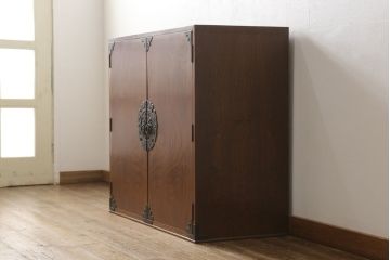 和製ヴィンテージ　国産民芸家具!動き出しそうな杢目が高級感を演出するサイドボード(衣装箪笥、引き出し、ビンテージ)(R-047812)