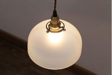 アンティーク照明　上品な雰囲気漂うオパールガラスのペンダントライト(天井照明、吊り下げ照明)(R-047819)