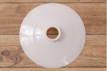 アンティーク照明　昭和レトロ　古き良き時代の雰囲気溢れる平笠シェードの吊り下げ照明(ペンダントライト、天井照明、電笠)(R-047822)