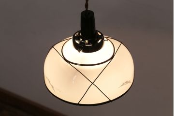 アンティーク照明　セルロイド装飾　柔らかな光に飛ぶ鶴が浮かぶ天井照明(ペンダントライト、吊り下げ照明、セル巻)(R-047823)