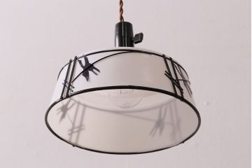 レトロ照明　ベークライト製　鶴のセルロイド装飾がアクセントになったペンダントライト(天井照明、吊り下げ照明、セル巻き)(R-047824)