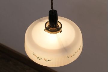 アンティーク照明　ベークライト　お花のモチーフが優しい雰囲気を醸し出すペンダントライト(天井照明、吊り下げ照明)(R-047825)