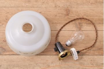 アンティーク照明　ベークライト　お花のモチーフが優しい雰囲気を醸し出すペンダントライト(天井照明、吊り下げ照明)(R-047825)