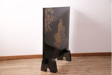 中古　美品　民芸家具　輪島塗　井波唯志作　萩に牡丹　金銀蒔絵　蒔絵の意匠が見事な大振りの衝立(定価約450万円)(つい立て)(R-047826)