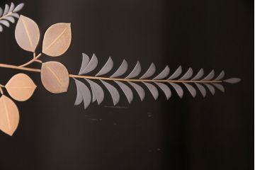 中古　美品　民芸家具　輪島塗　井波唯志作　萩に牡丹　金銀蒔絵　蒔絵の意匠が見事な大振りの衝立(定価約450万円)(つい立て)(R-047826)