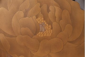 中古　美品　民芸家具　輪島塗　井波唯志作　萩に牡丹　金銀蒔絵　蒔絵の意匠が見事な大振りの衝立(定価約450万円)(つい立て)(R-047826)