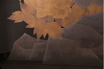中古　美品　民芸家具　輪島塗　井波唯志作　萩に牡丹　金銀蒔絵　蒔絵の意匠が見事な大振りの衝立(定価約450万円)(つい立て)(R-047826)