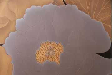 中古　美品　民芸家具　輪島塗　井波唯志作　萩に牡丹　金銀蒔絵　蒔絵の意匠が見事な大振りの衝立(定価約450万円)(つい立て)(R-047826)