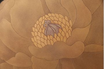 中古　美品　民芸家具　輪島塗　井波唯志作　萩に牡丹　金銀蒔絵　蒔絵の意匠が見事な大振りの衝立(定価約450万円)(つい立て)(R-047826)
