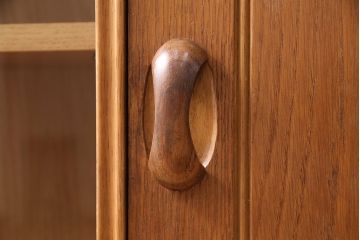 イギリスビンテージ　希少品!見せる収納と隠す収納を叶えてくれるERCOL(アーコール)社製のニレ材製サイドキャビネット(戸棚、収納棚)(R-047827)