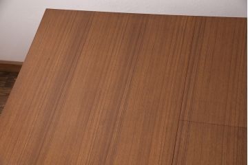 北欧ビンテージ　シャープな佇いがお洒落なMEREDEW(メレデュー)社製のエクステンションテーブル(ダイニングテーブル)(R-047829)