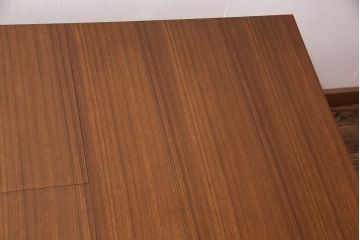 北欧ビンテージ　シャープな佇いがお洒落なMEREDEW(メレデュー)社製のエクステンションテーブル(ダイニングテーブル)(R-047829)