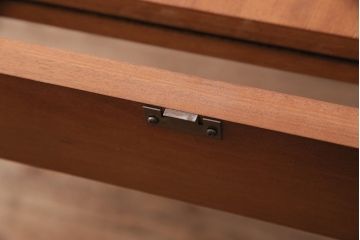 北欧ビンテージ　シャープな佇いがお洒落なMEREDEW(メレデュー)社製のエクステンションテーブル(ダイニングテーブル)(R-047829)