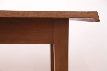 北欧ビンテージ　シャープな佇いがお洒落なMEREDEW(メレデュー)社製のエクステンションテーブル(ダイニングテーブル)(R-047829)