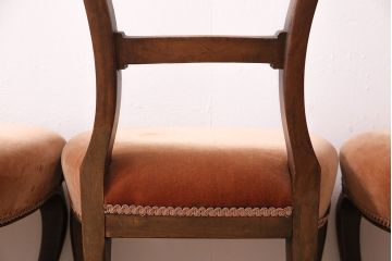 イギリスアンティーク　彫りがアクセントになったマホガニー材製のバルーンバックチェア4脚セット(ダイニングチェア、椅子)(R-047833)