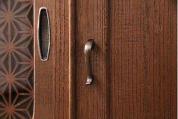 和製アンティーク　スタイリッシュに生まれ変わったレトロモダンな組子入り箪笥ローボード(時代箪笥、収納棚、戸棚)(R-047840)