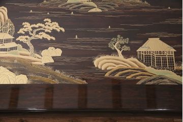 中古　輪島塗　縞黒檀材製　黒漆と蒔絵が美しい和の風情溢れるガラス天板付きの座卓(定価約180万円)(ローテーブル)(R-047841)
