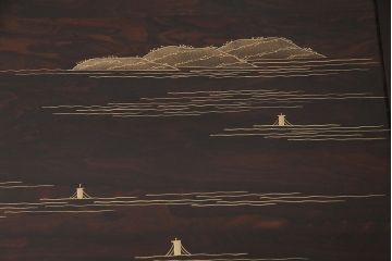 中古　輪島塗　縞黒檀材製　黒漆と蒔絵が美しい和の風情溢れるガラス天板付きの座卓(定価約180万円)(ローテーブル)(R-047841)