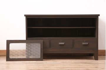 和製アンティーク　当店オリジナル模様のガラス入り!味わい深い前面桐材製の箪笥ローボード(収納棚、テレビ台、テレビボード)(R-047842)