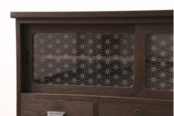 和製アンティーク　当店オリジナル模様のガラス入り!味わい深い前面桐材製の箪笥ローボード(収納棚、テレビ台、テレビボード)(R-047842)