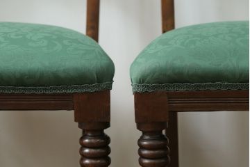 イギリスアンティーク　クラシカルな佇まいが魅力的なウォールナット材製のチェア4脚セット(ダイニングチェア、椅子)(R-047843)