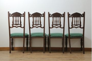 イギリスアンティーク　クラシカルな佇まいが魅力的なウォールナット材製のチェア4脚セット(ダイニングチェア、椅子)(R-047843)