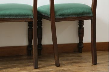 イギリスアンティーク　クラシカルな佇まいが魅力的なウォールナット材製のチェア4脚セット(ダイニングチェア、椅子)(R-047843)