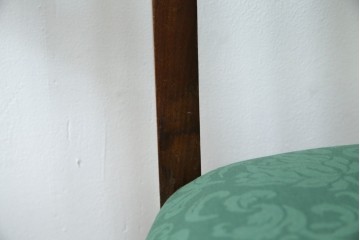 イギリスアンティーク　クラシカルな佇まいが魅力的なウォールナット材製のチェア2脚セット　(R-047845)