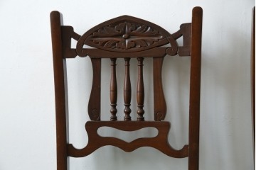 イギリスアンティーク　クラシカルな佇まいが魅力的なウォールナット材製のチェア2脚セット　(R-047845)