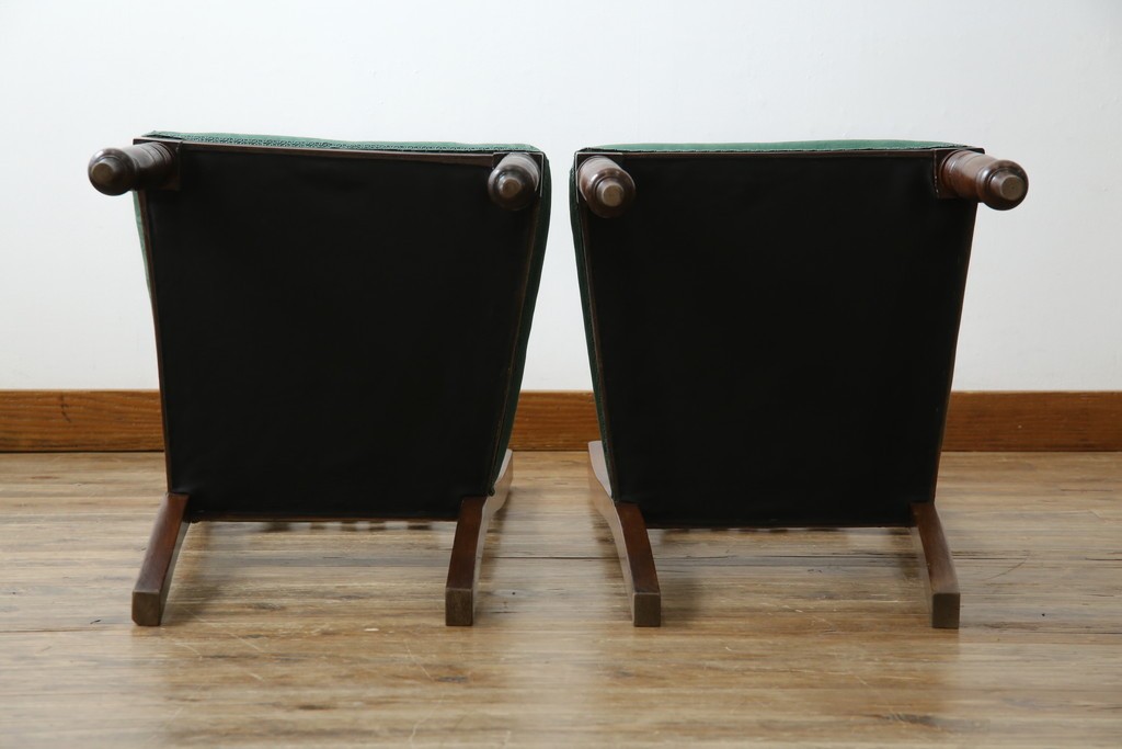 イギリスアンティーク　クラシカルな佇まいが魅力的なウォールナット材製のチェア2脚セット　(R-047845)