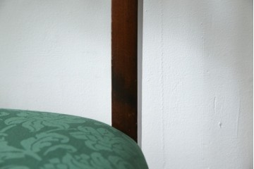 イギリスアンティーク　クラシカルな佇まいが魅力的なウォールナット材製のチェア2脚セット　(R-047845)