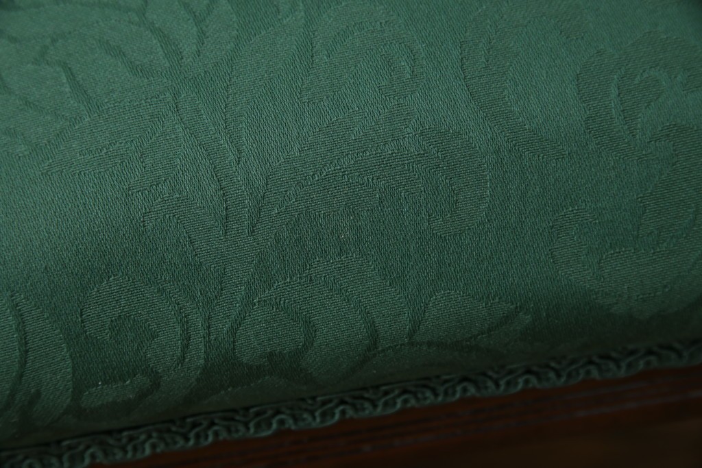 イギリスアンティーク　クラシカルな佇まいが魅力的なウォールナット材製のチェア2脚セット　(R-047845)